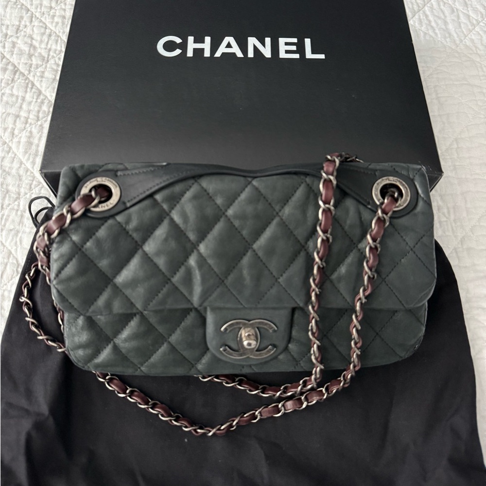 Chanel Iridescent Calfskin “In The Mix” Flap Satchel –Excellent & Dust Bag & Box - Picture 4 of 15